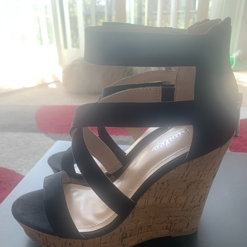 Women’s black wedges